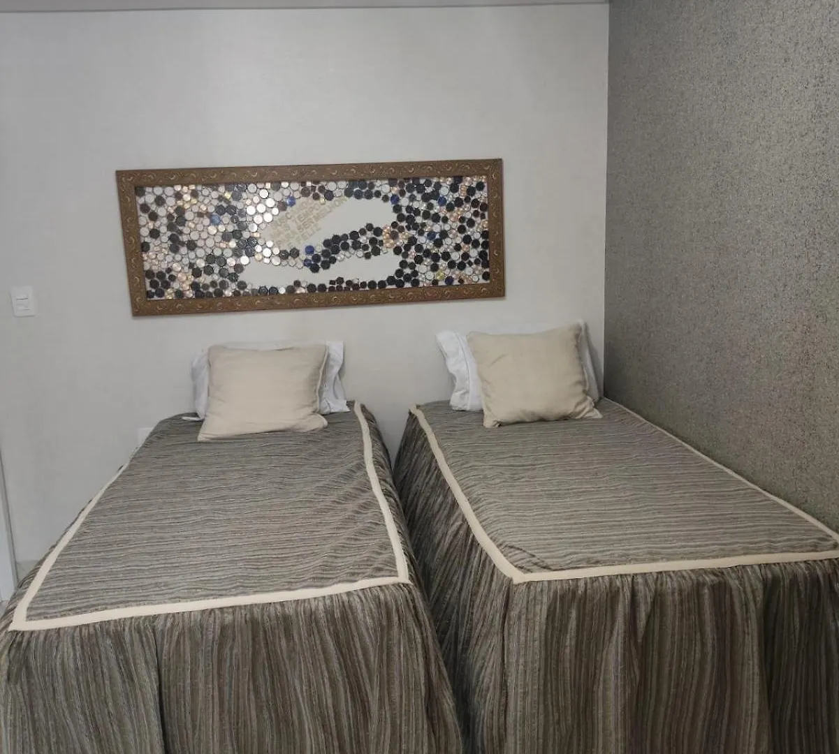 3 Quartos Moderno Economico Hostel Av Brasil Balneario Camboriu Brazil